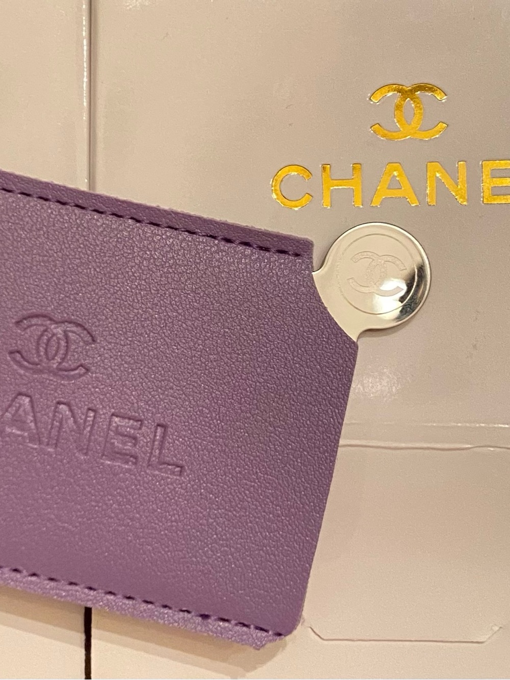 CHANEL Embossed Leather Mirror card Holder - Picture 3 of 5